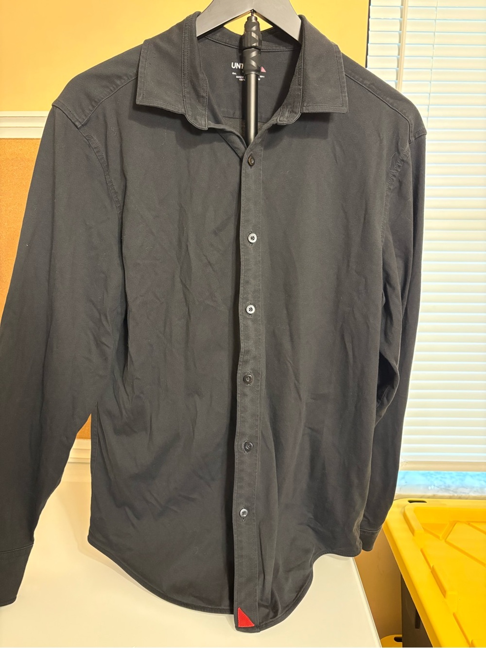 UNTUCKit Men's Black Long-Sleeve Casual Button-Down Shirt